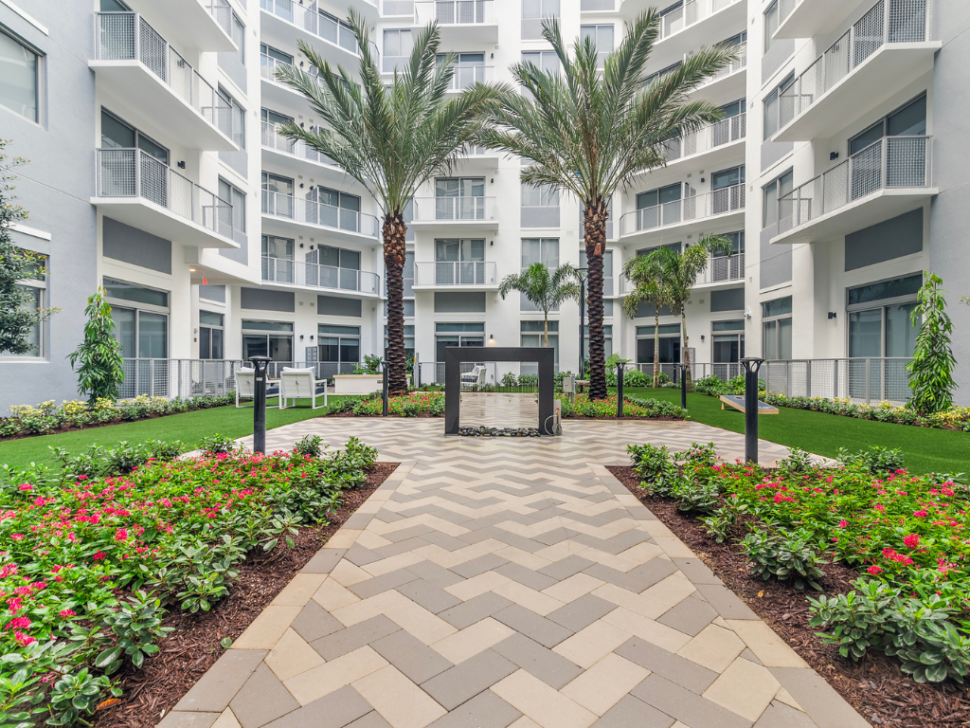 Garden Courtyard at The Marc Luxury Apartments in Palm Beach Gardens FL (2)